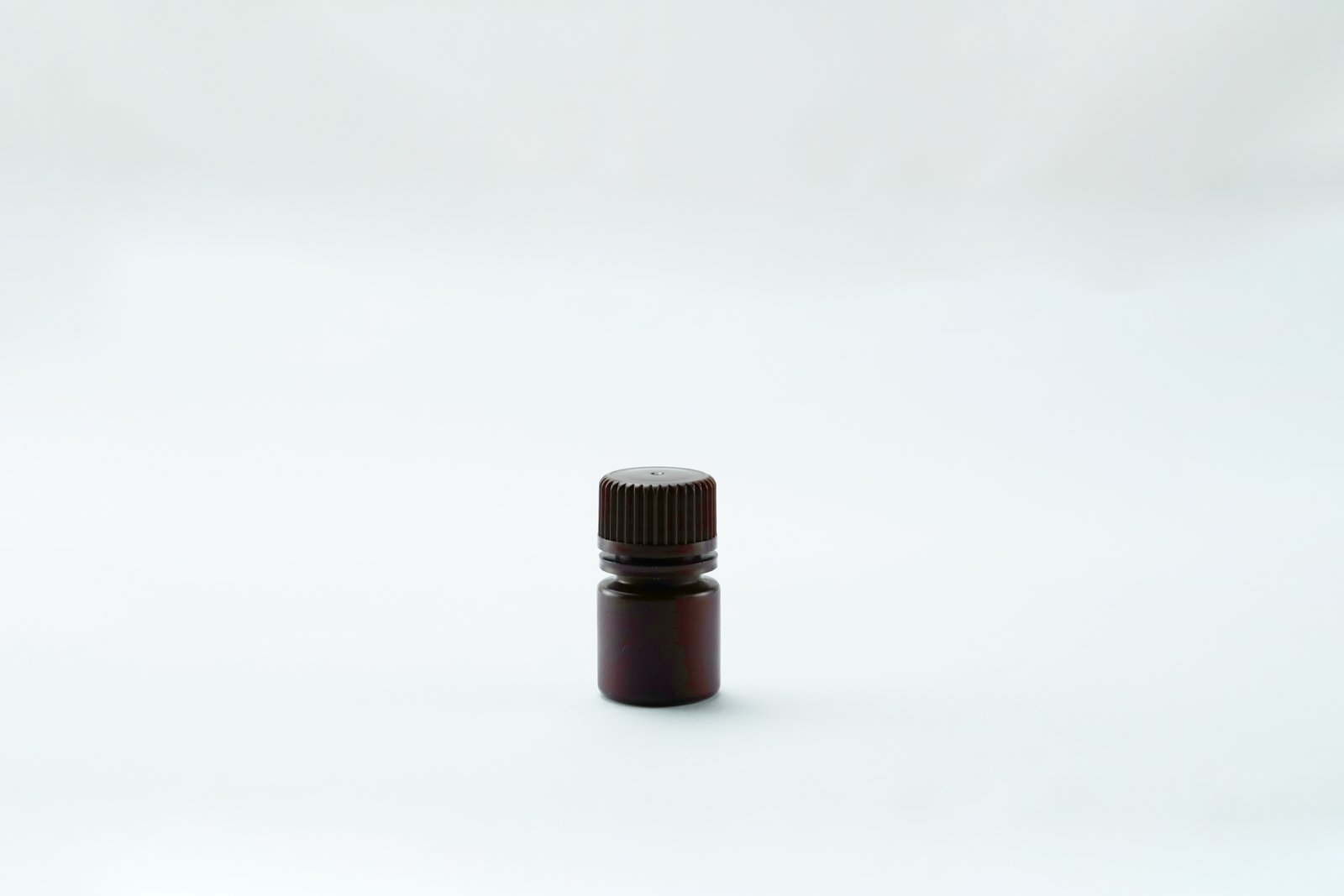 335201.jpg 8ml Amber Color Round PP Storage Bottle, Wide Mouth, Sterile, 20/pk, 400/cs - Image 1