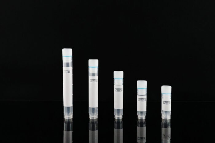 0.5ml Cryogenic Vial, Self-Standing, Internal Thread sterile, 50/pk, 500/box, 2000/cs - Image 1