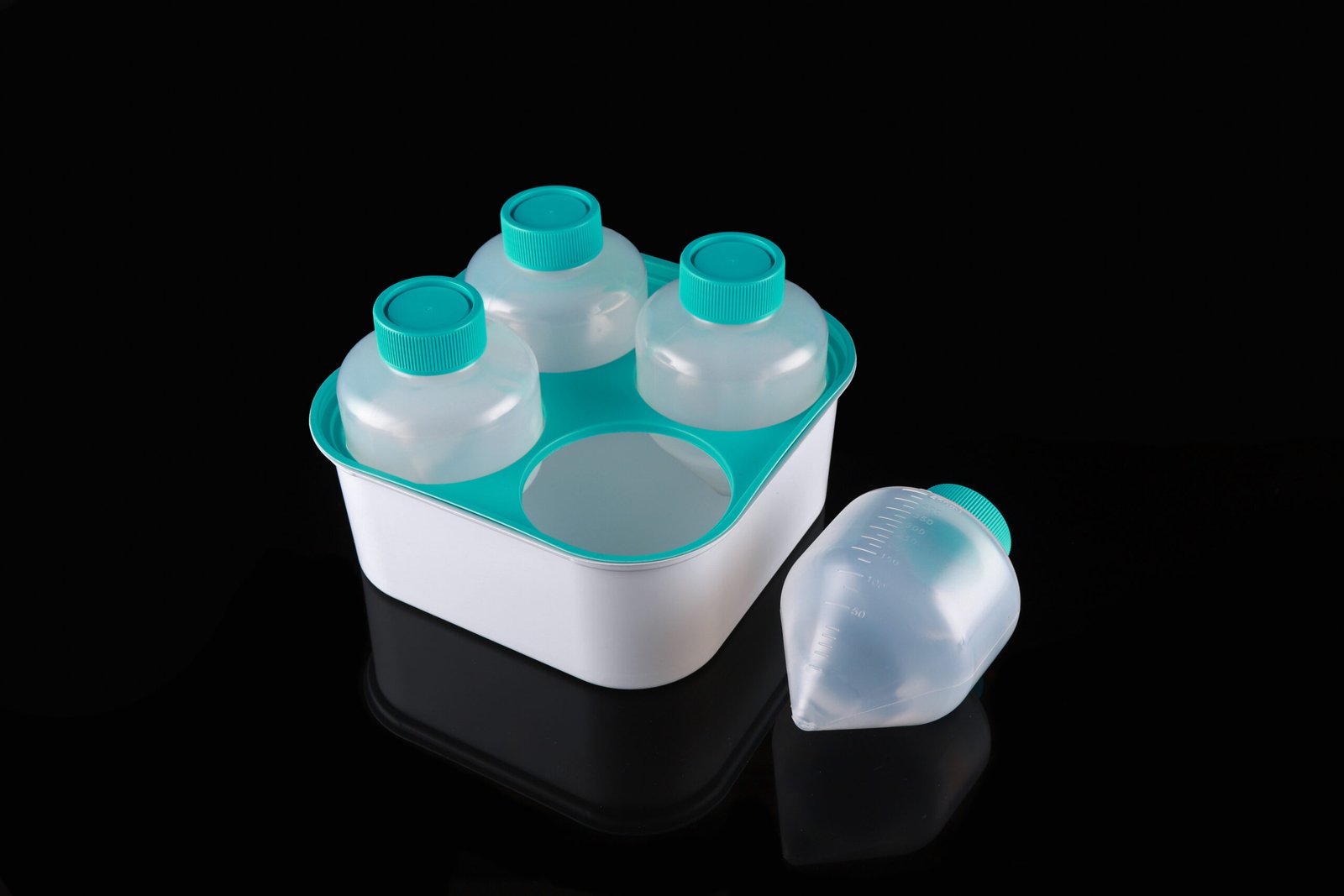 623002-scaled-1.jpg 500 mL PP Centrifuge Tubes with Plug Seal Cap, Racked, Sterile?4/pk, 24/cs - Image 1