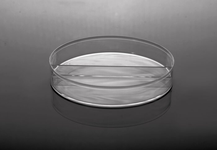 100 x 15 mm Petri Dish, I-Plate (2-section), stackable, sterile, 20/pk, 500/cs - Image 1