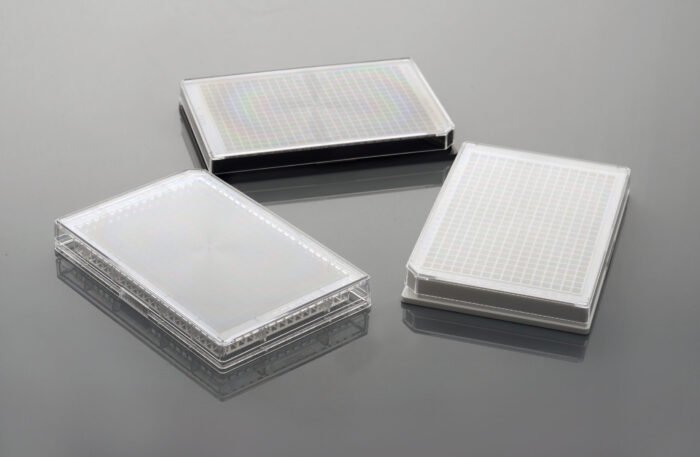 384 Well Cell Culture Plate, White, Flat bottom, TC, Sterile, 1/pack, 100/cs - Image 1
