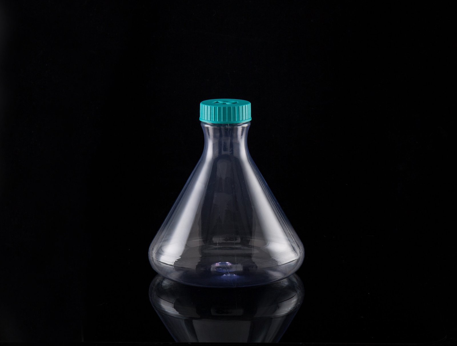 786001-scaled-1.jpg 3L PC Conical Erlenmeyer Flasks, Flat Base, Seal Cap, Sterile, 1/pk, 4/cs - Image 1